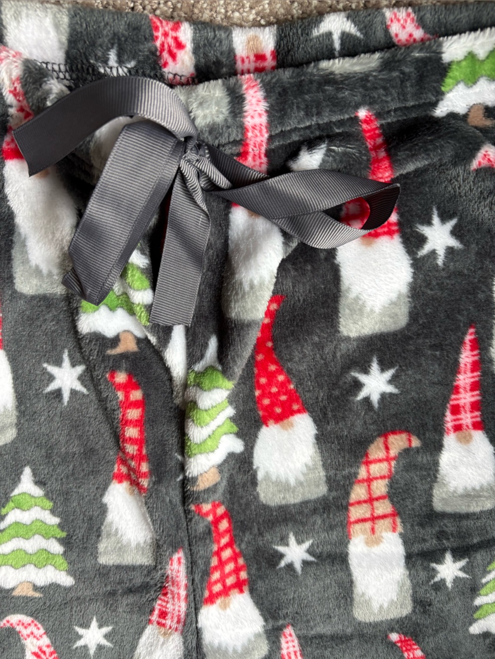 Gray Holiday Gnome PJ Pants & Sherpa Blanket 2-Piece Set Size XL - Picture 11 of 15
